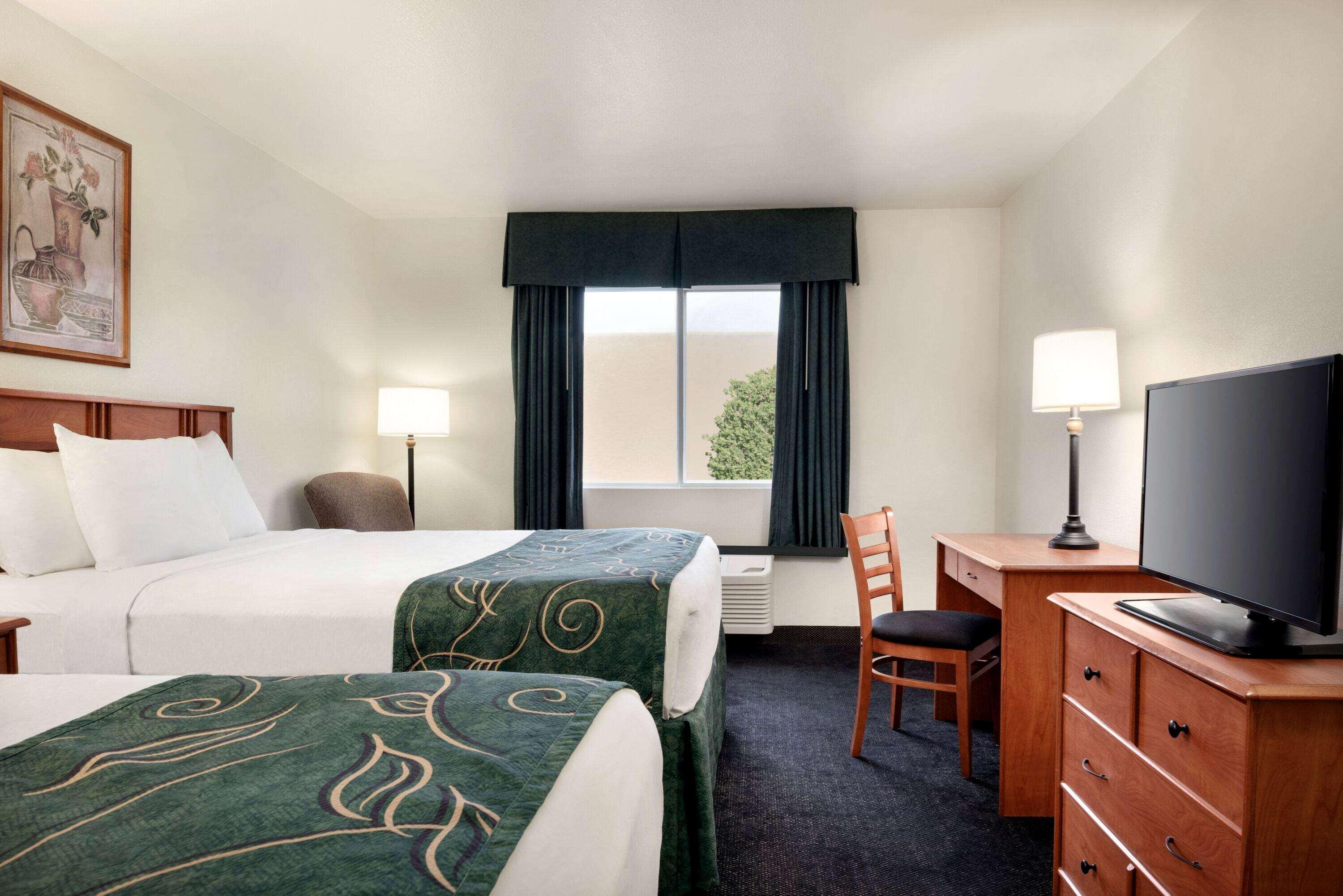 Travelodge By Wyndham Clinton Valley West Court Esterno foto