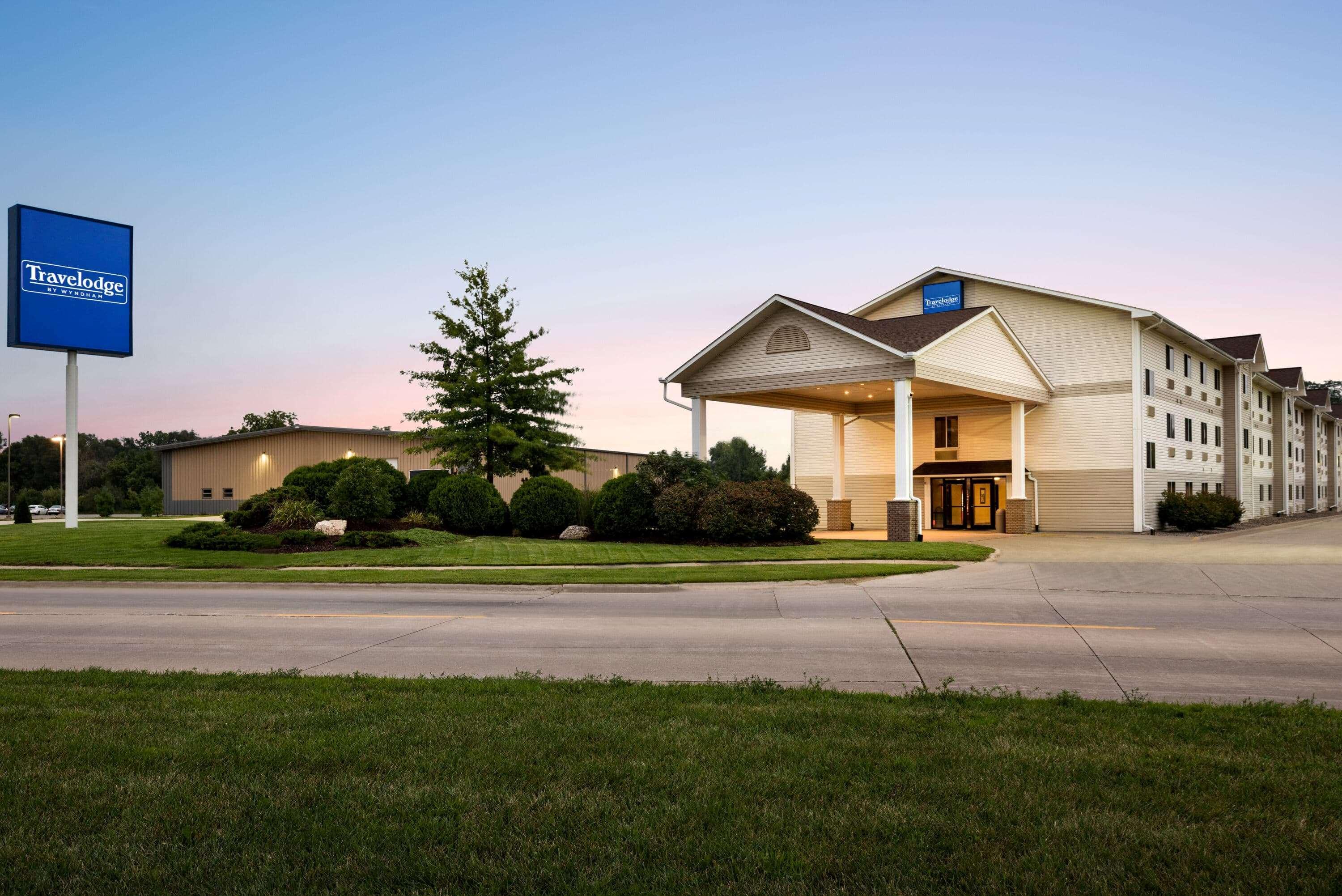 Travelodge By Wyndham Clinton Valley West Court Esterno foto