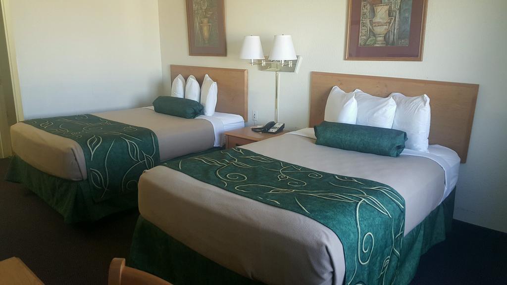 Travelodge By Wyndham Clinton Valley West Court Esterno foto