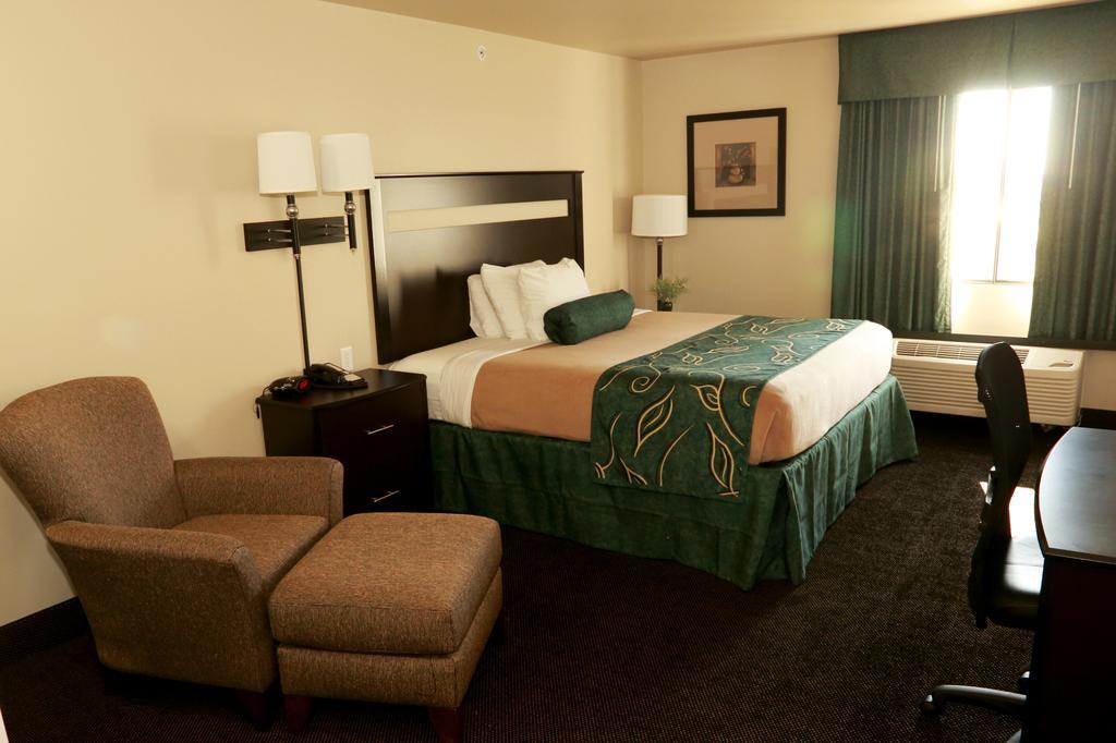 Travelodge By Wyndham Clinton Valley West Court Esterno foto